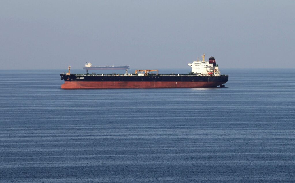 Hormuz Oil Flows Creep Higher as More Supertankers Exit