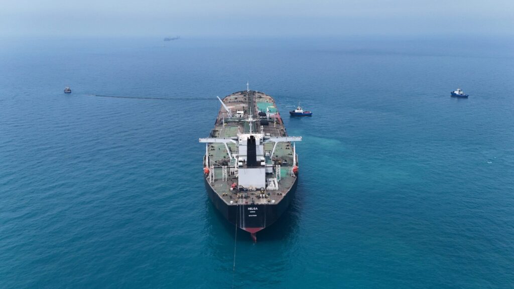 Iraq Exported 10 Million Barrels Of Oil Through Strait Of Hormuz In April