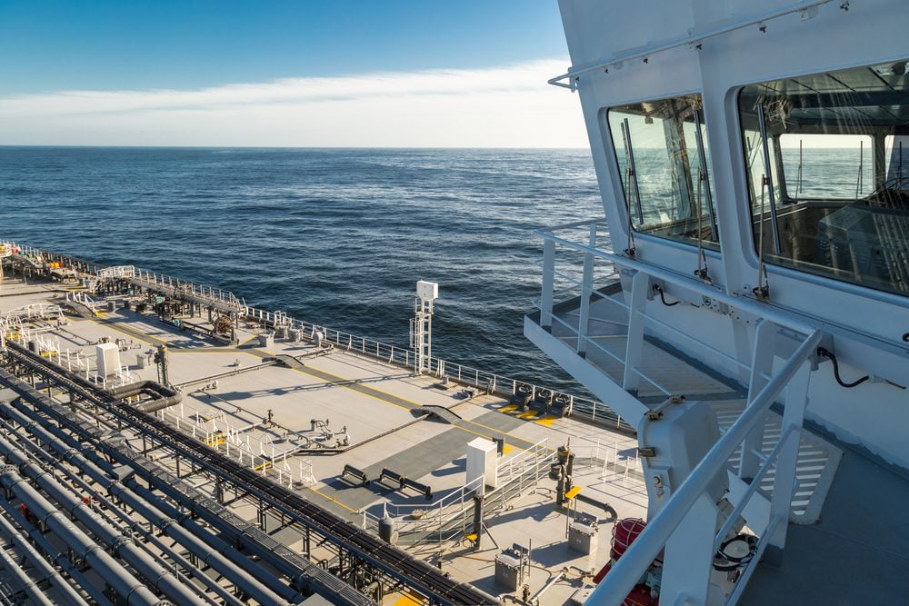 Shipowners Stay Cautious on Hormuz as Iran Says ‘Contact Us’